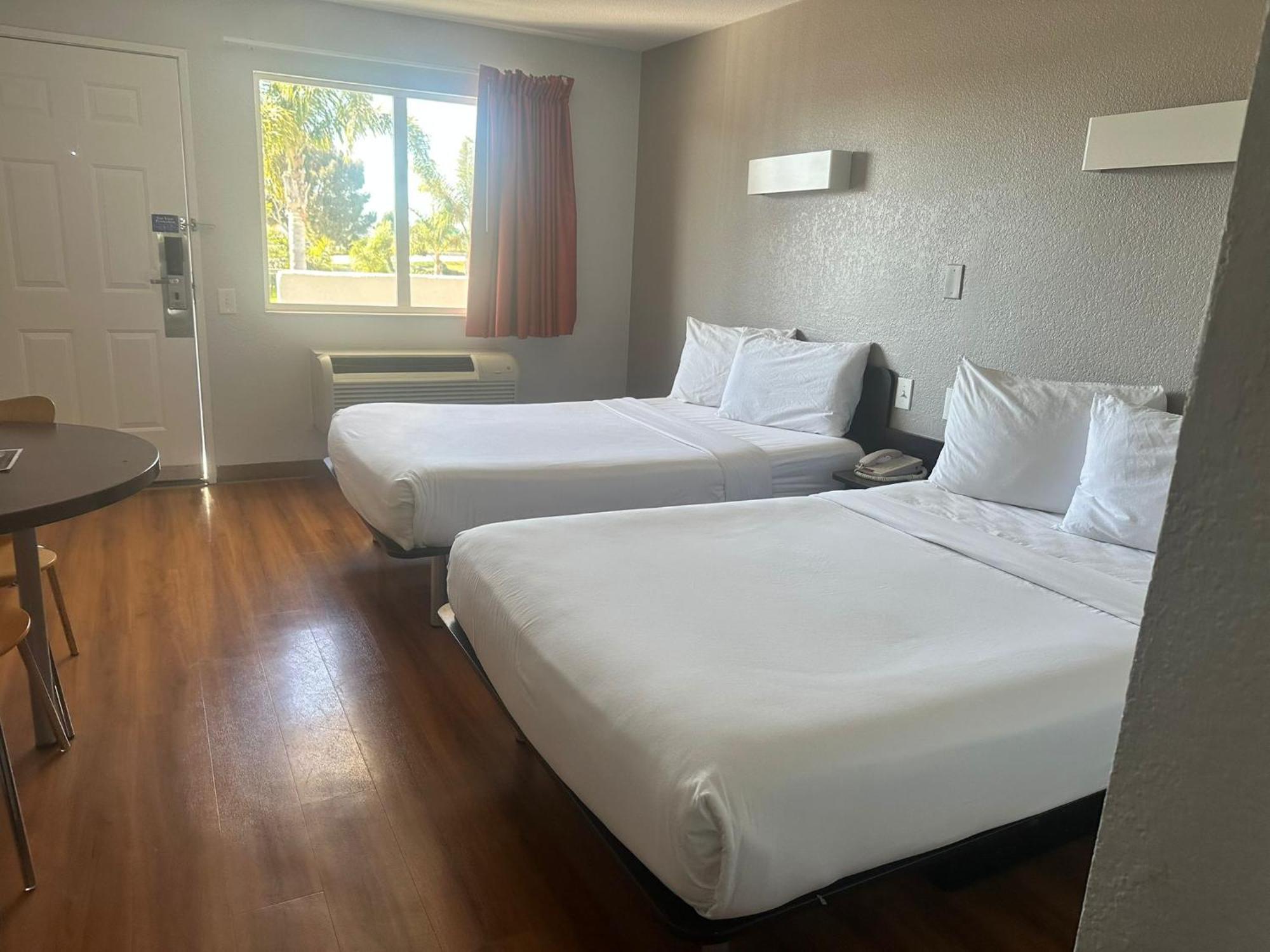 Hotel 6-ventura, Ca - South